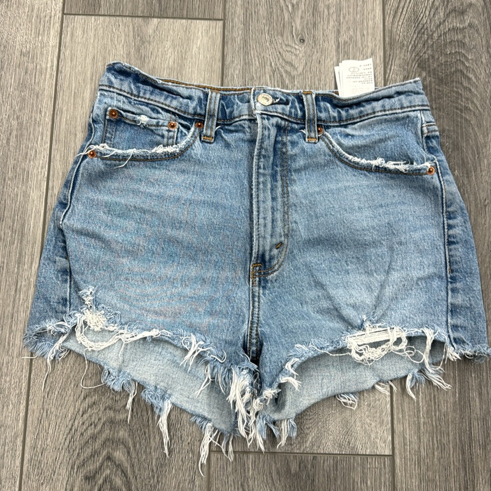 Abercrombie and Fitch High Rise Mom Short - Picture 6 of 6